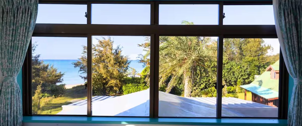 MOON ROCK BEACH HOUSE MOTOBU